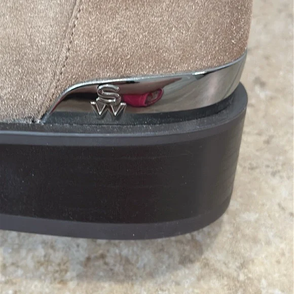 New STUART WEITZMAN Suede Boots. Khaki. Size 9. - Picture 7 of 10